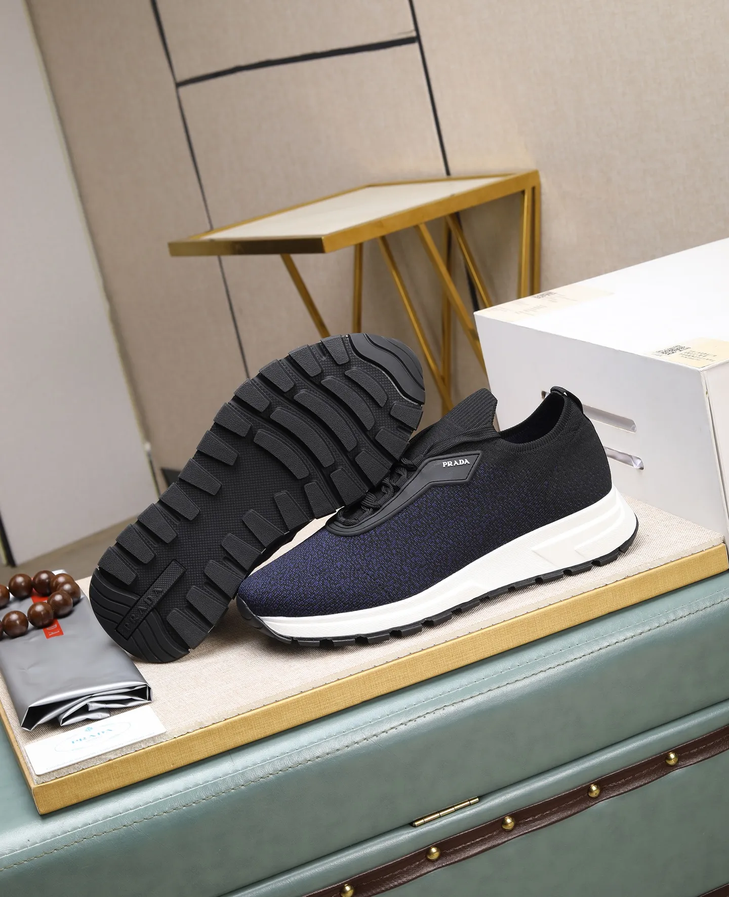 Men's clothing and shoes 💰500 👑👑The latest model of high-quality PRADA men's shoes on the Hong Kong purchasing agency official website has been launched in 1:1 copy, synchronized with Hong Kong counters, and on the same catwalk; all made of breathable fly weave ➕Imported breathable fabrics with cowhide lining, 🍡🍡The original 1:1 non-slip and wear-resistant; comfortable on the feet, attractive style, fine workmanship, and simple and neat shoe trees, showing the courage and toughness of men, 👍 Code number 38 to 45